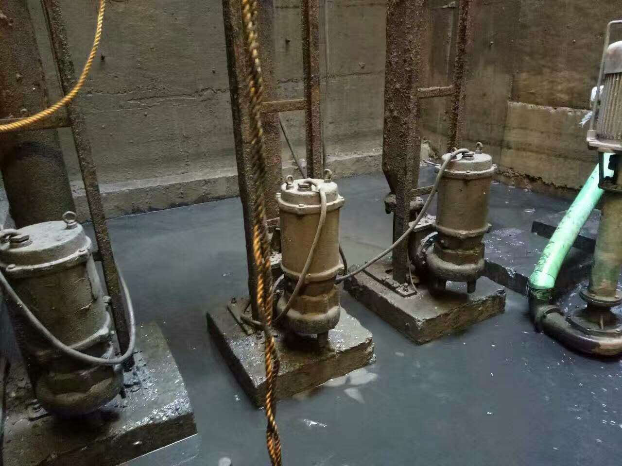 宜城污水池清理