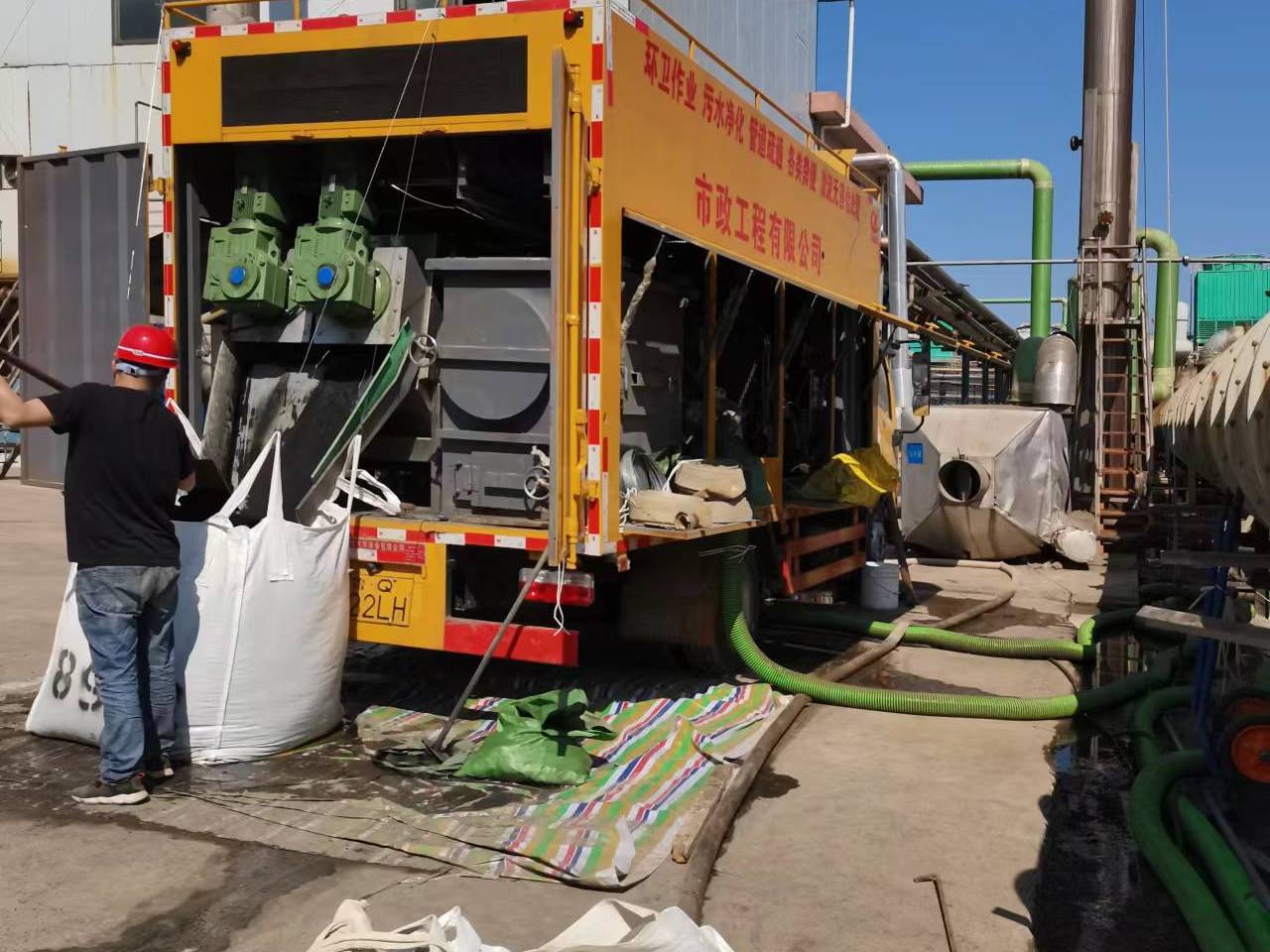 宜城淤泥压干处理